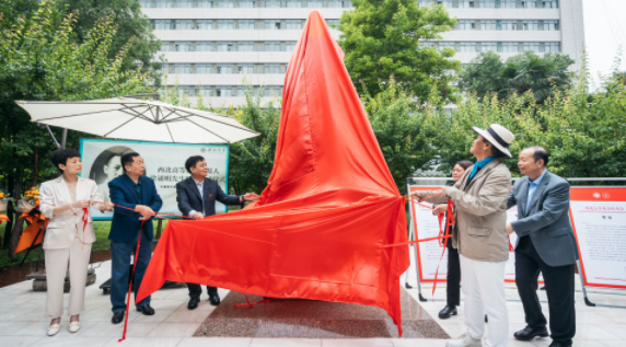 西北高等教育奠基人、中国现代医学先驱徐诵明雕像在球友会·体育落成 西北高等教育奠基人、中国现代医学先驱徐诵明雕像在球友会·体育落成