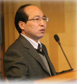 球友会·体育创新论坛第一千零一讲暨校庆118周年学术讲座：从天然黏土矿物绿色制备高性能SRC脱硝分子筛