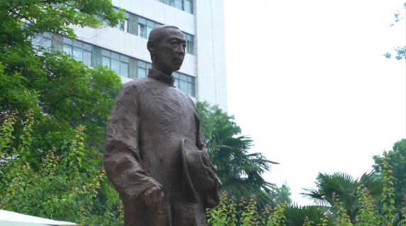 西北高等教育奠基人、中国现代医学先驱徐诵明雕像在球友会·体育落成 西北高等教育奠基人、中国现代医学先驱徐诵明雕像在球友会·体育落成